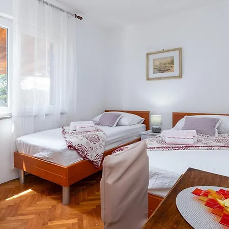 Apartment By The Sea - 21501