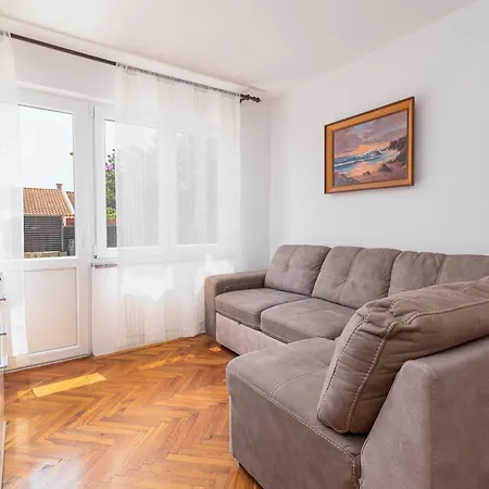 Apartment By The Sea - 21501