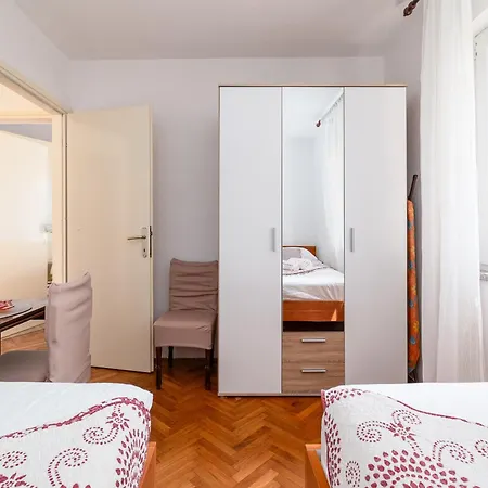 Apartment By The Sea - 21501